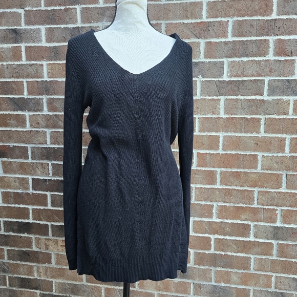 Old Navy Black V-Neck Sweater for Women - Picture 2 of 10